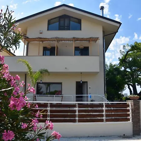 La Ceiba Speciosa * 卡帕乔-帕埃斯图姆